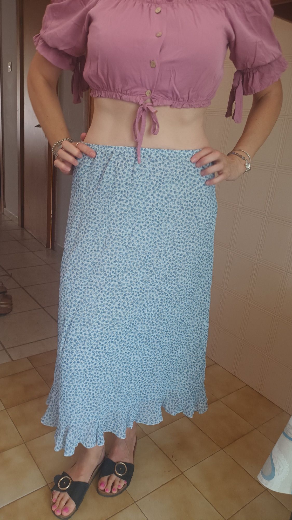 Saia fina,gira. Sem marca.