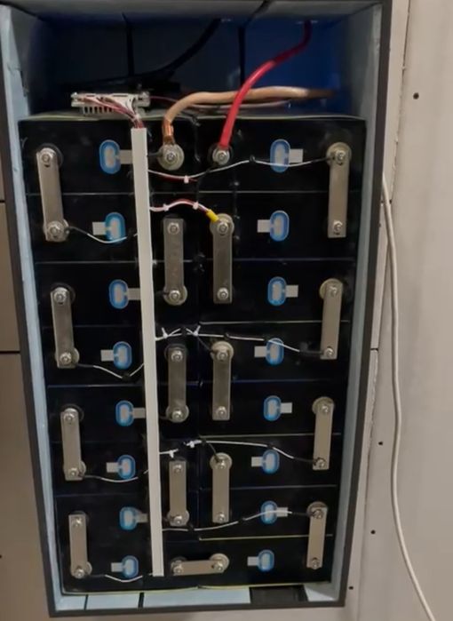 Установка  гибридных инверторов и сборка аккамуляторов ремонт.