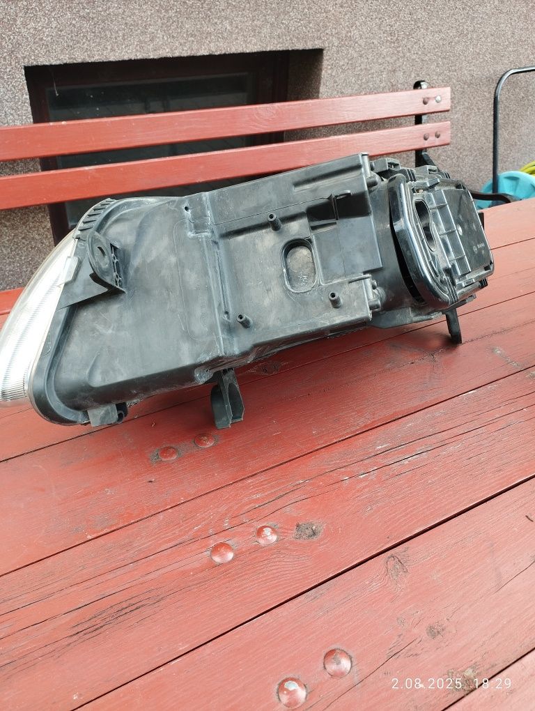 Lampy oryginalne HELLA przód Audi A6 C6