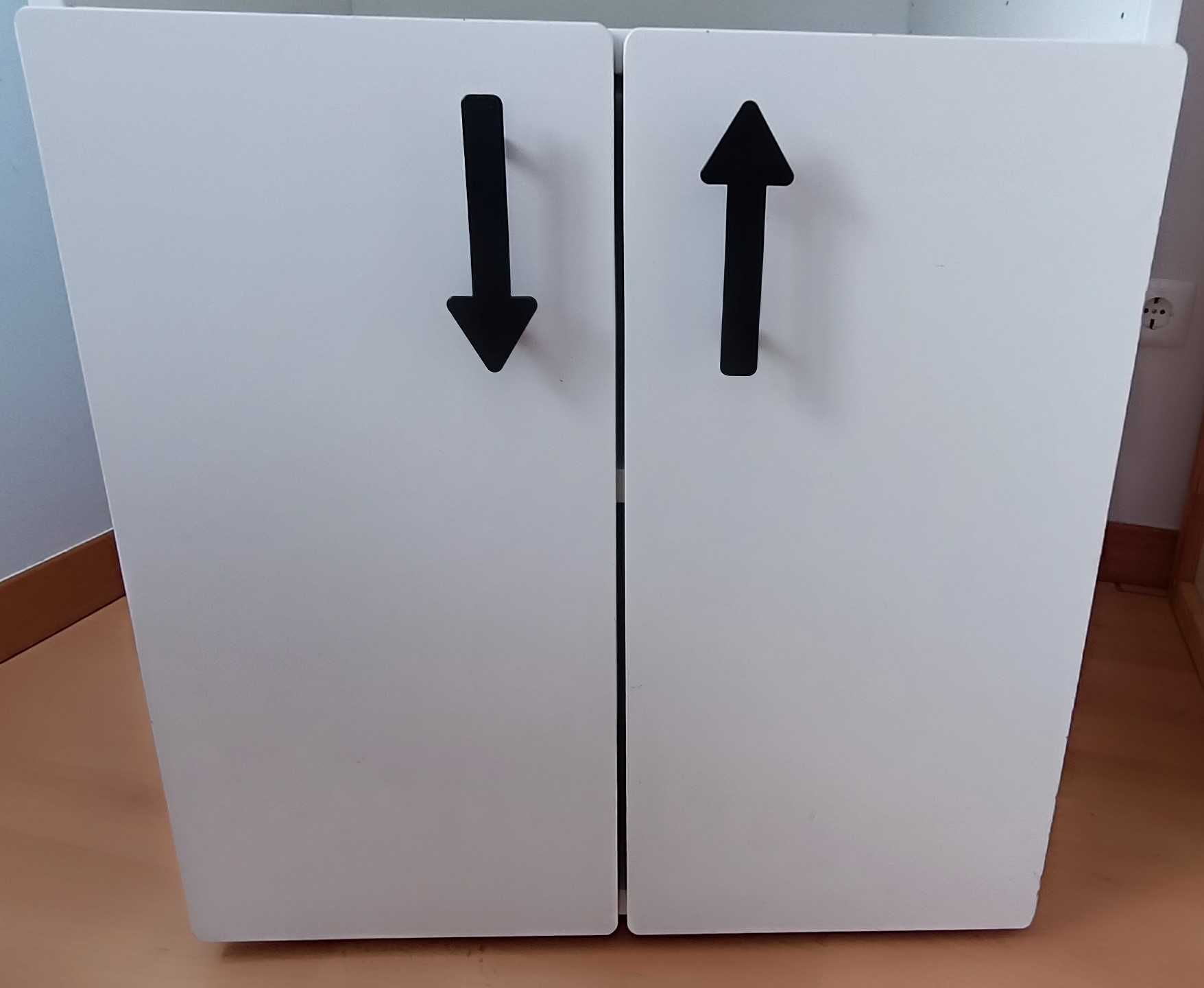 2 Estantes brancas, para quarto de criança (IKEA SMÅSTAD / PLATSA)