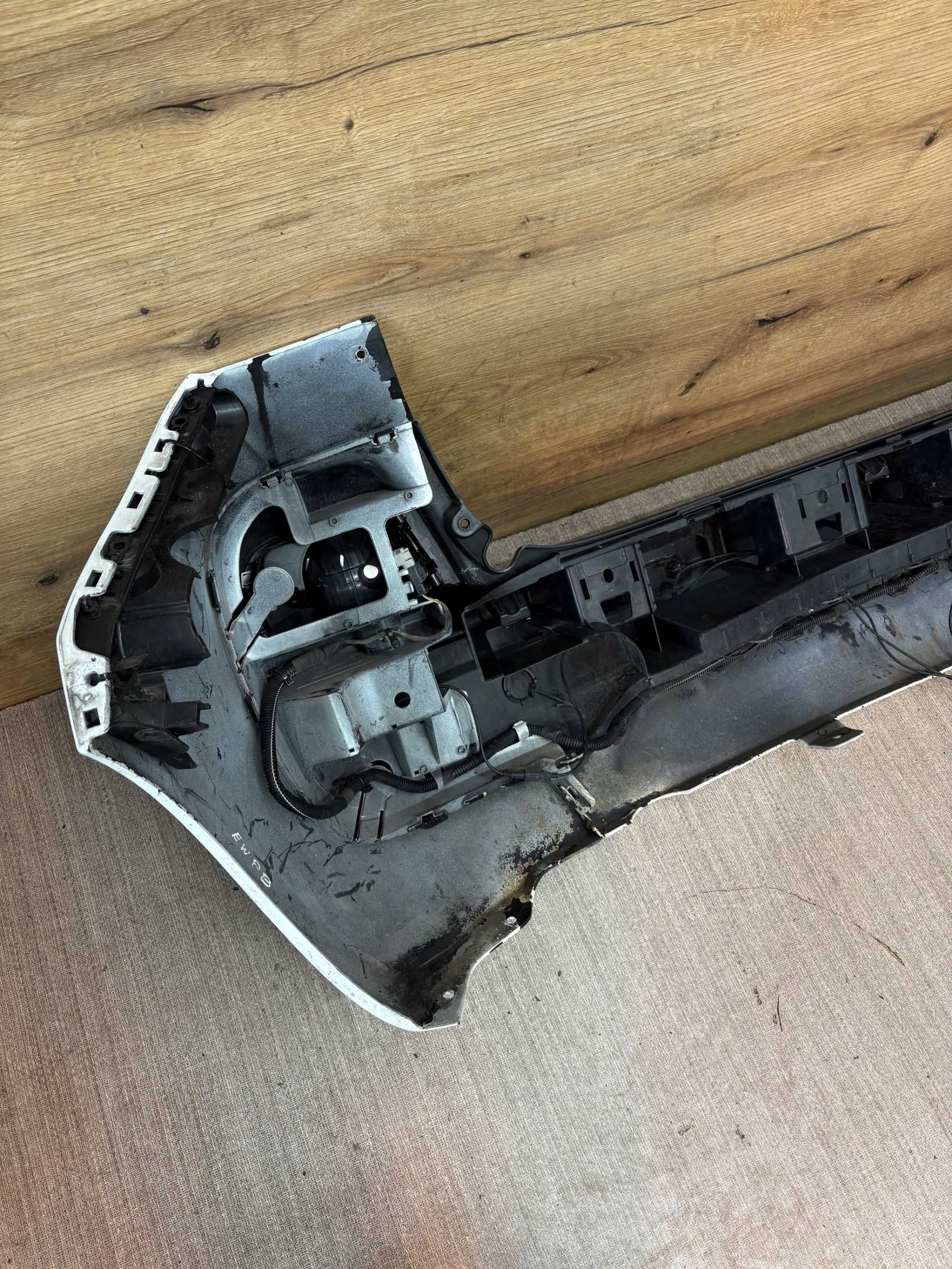 Zderzak tylny citroen c3 picasso kolor ewpb 4xpdc