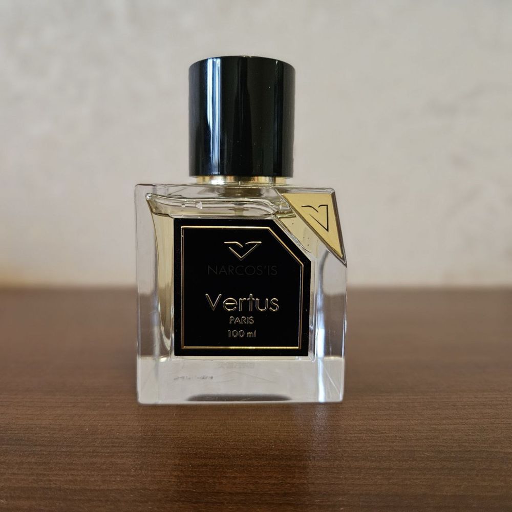 Vertus Narcos'is парфуми