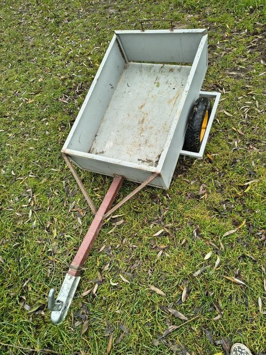 Sprzedam dwukołowke do qauda lub traktorka kosiarki.