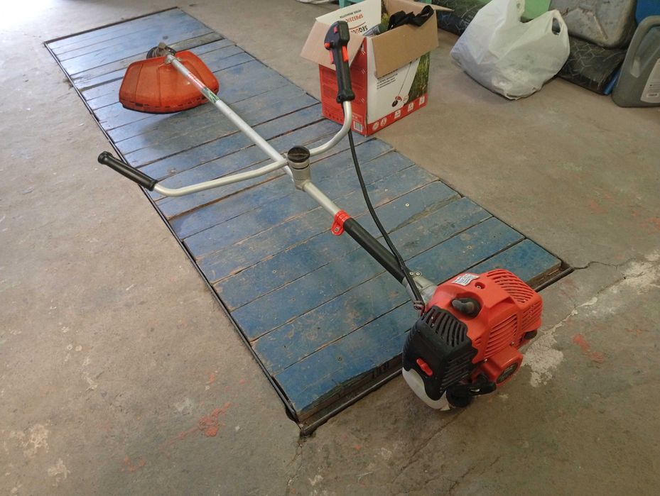 Продам трімер,кущоріз,мото-косу.