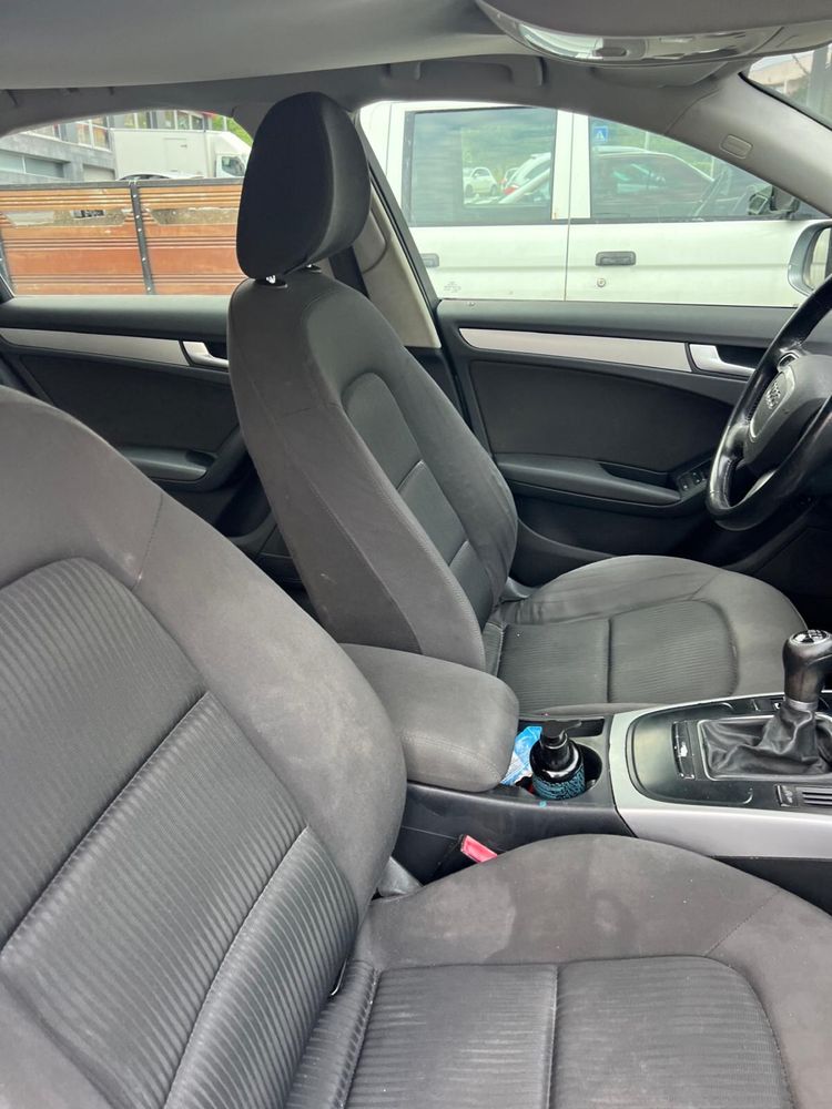 Carro Audi modelo A4 em segunda mão