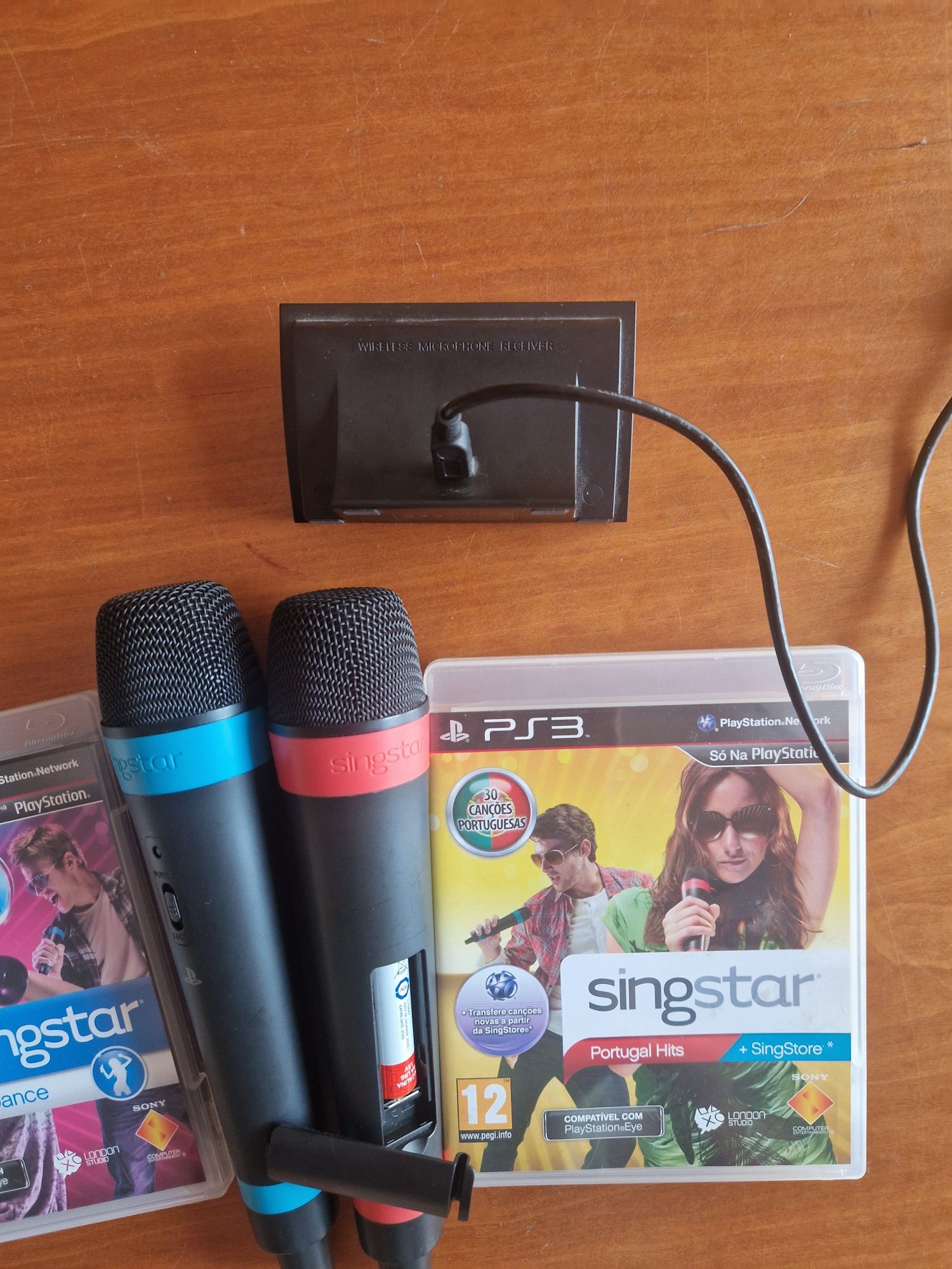 2 Microfones originais "Singstar" sem fios e respetivo recetor USB