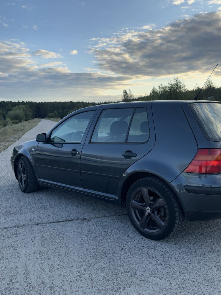 Volkswagen Golf 4 1.6 бензин 2001 рік