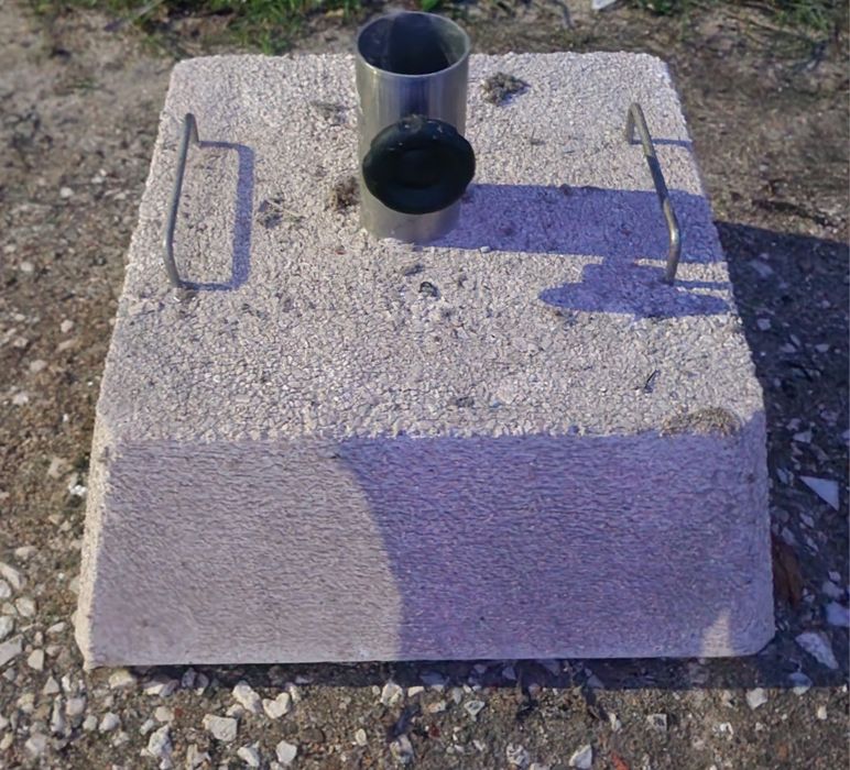 Base para chapéu em cimento granitado branco