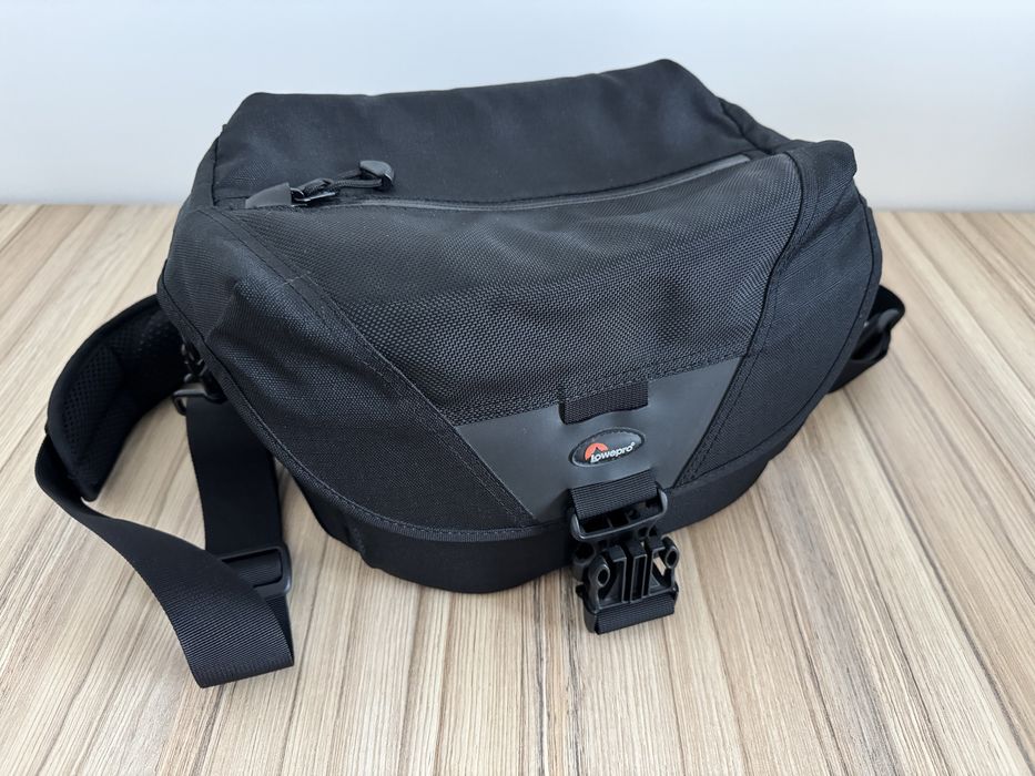 Lowepro Stealth Reporter D100 AW