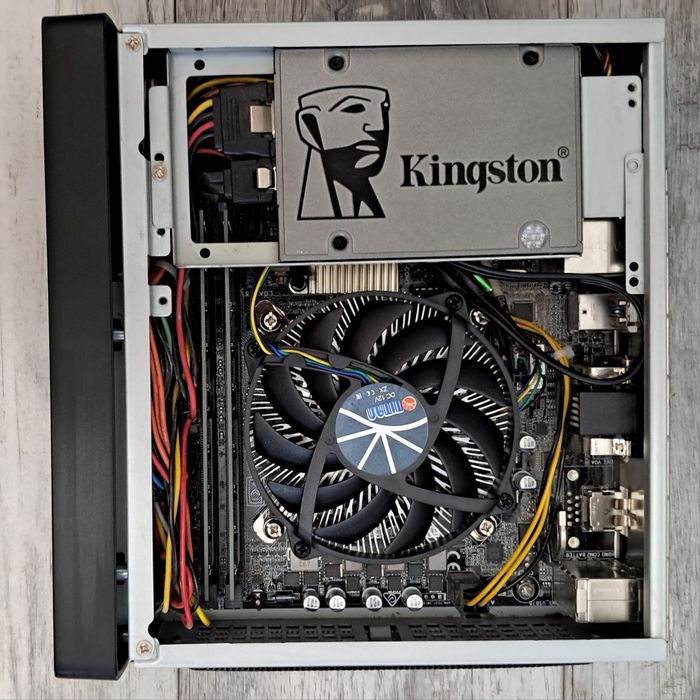 ПК в міні-корпусі Core i3-7100 / 8Gb / 240 SSD