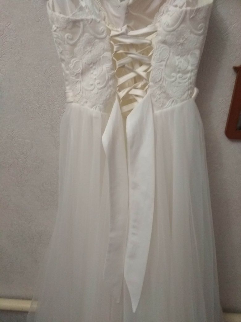 Весільна сукня 42-44 розмір + фата