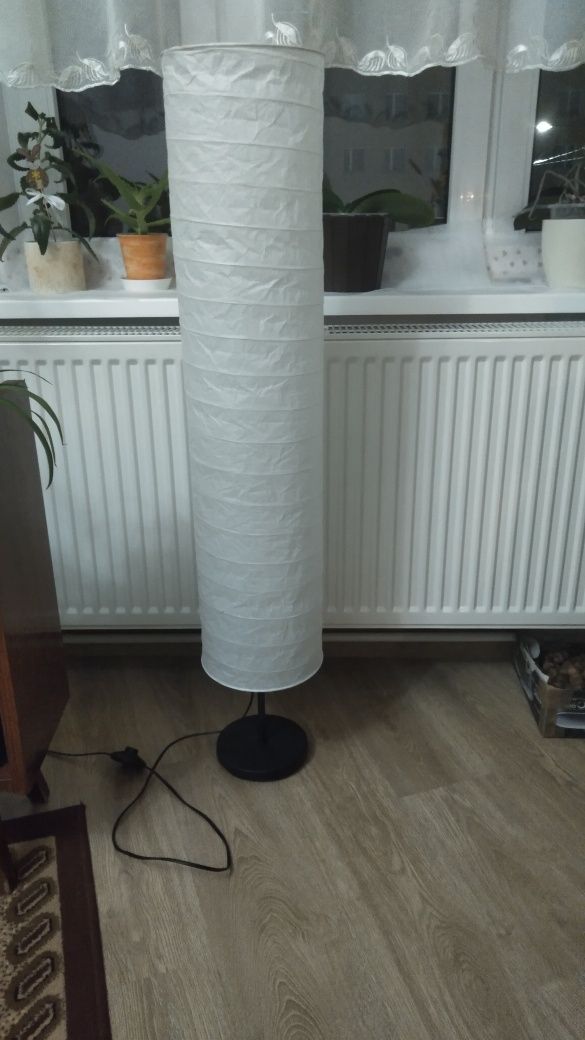 Lampa pokojowa stojąca