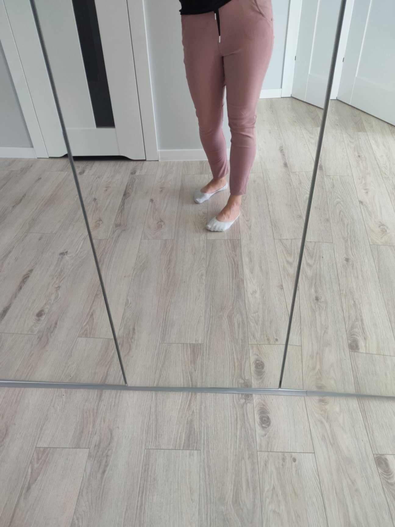 Różowe spodnie legginsy z sznureczkami ciemny pudrowy róż