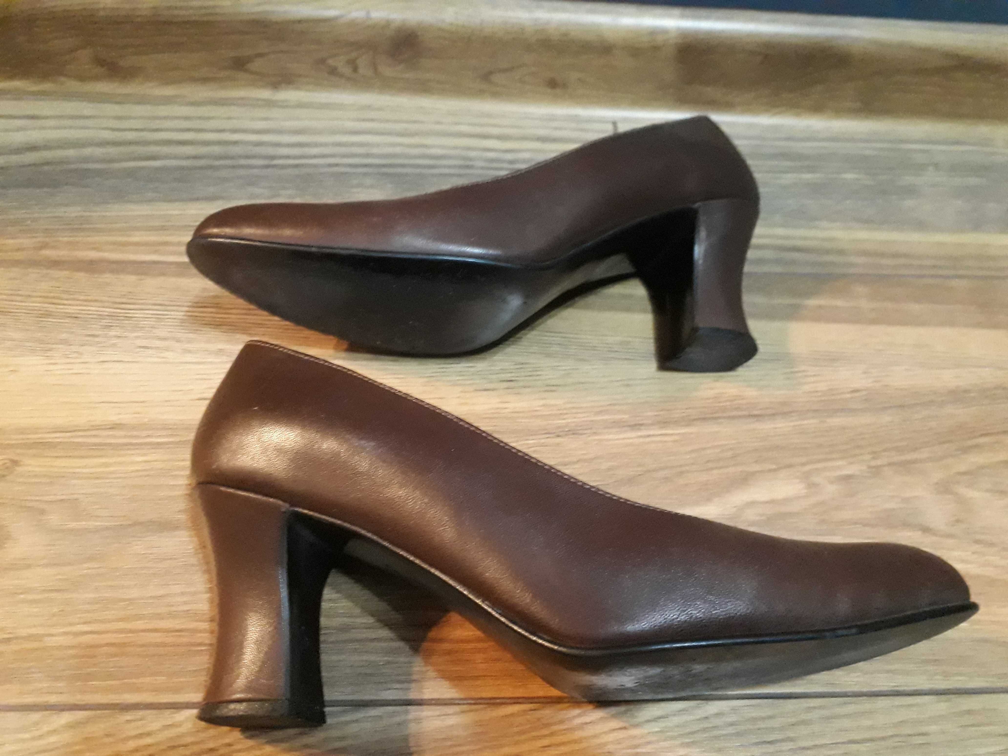 Brązowe buty na obcasie rozmiar 37