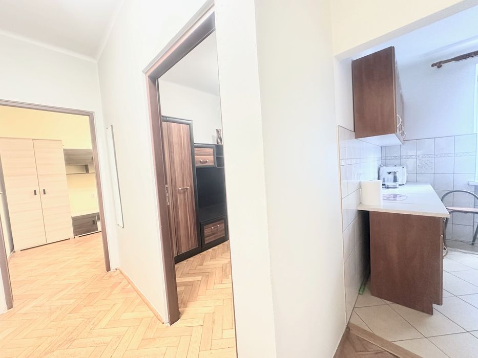 Do wynajęcia M3 z oddzielną kuchnią, idealne dla studentów.