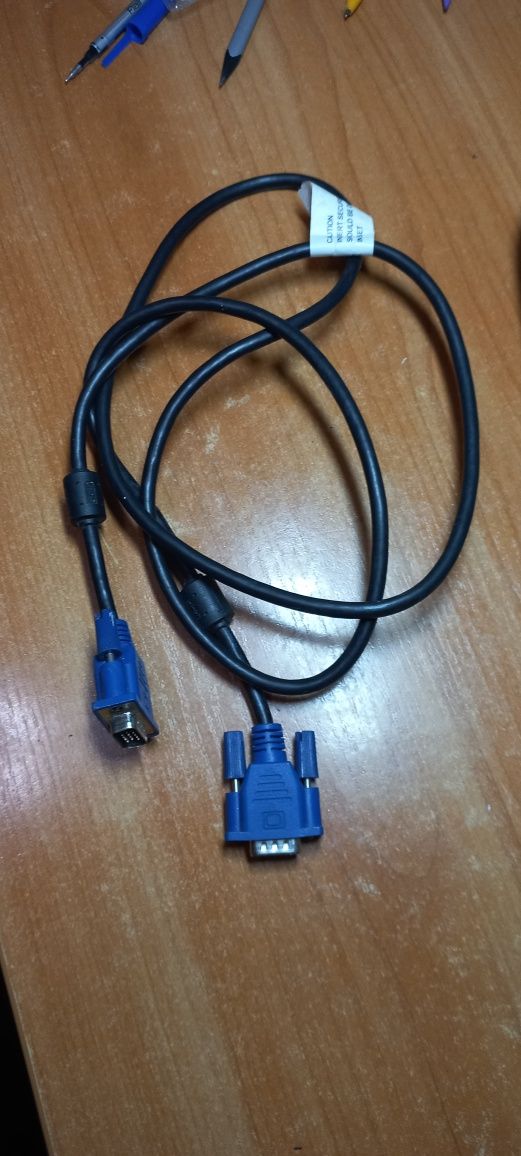 Два кабеля VGA для монитора