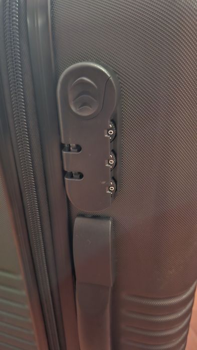 Mala de Viagem Média 4 Rodas Preta e Verde Milão
Pack It