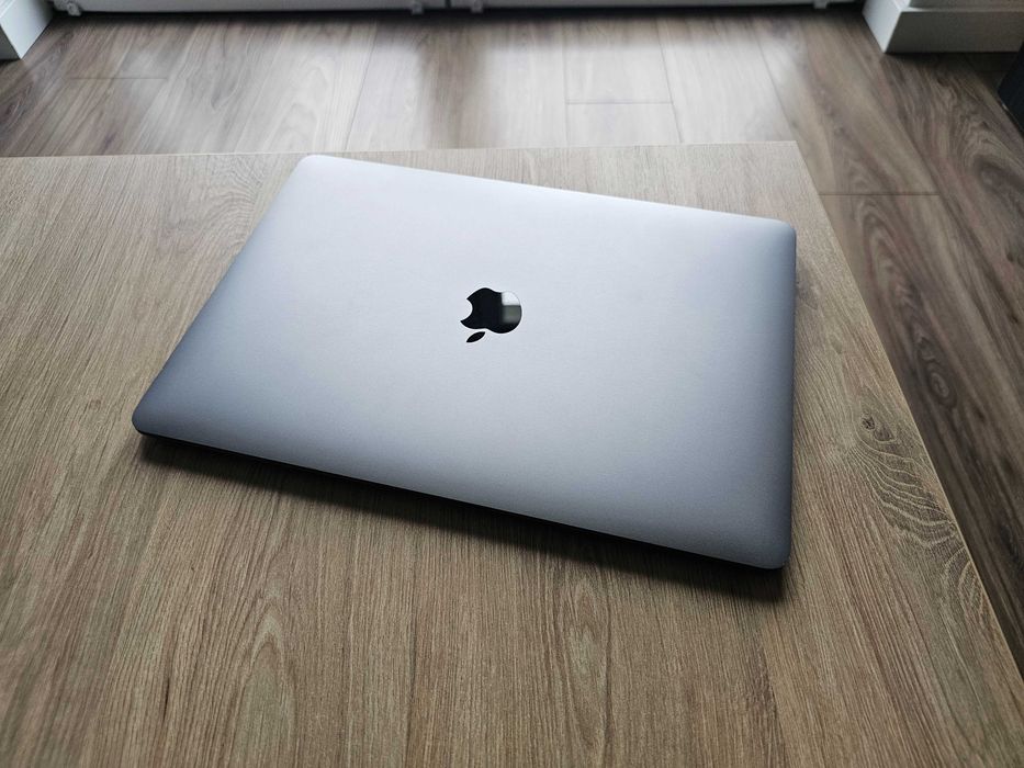 Macbook Air M1 8/256 - Stan prawie idealny, 29 cykli, 98% sprawności