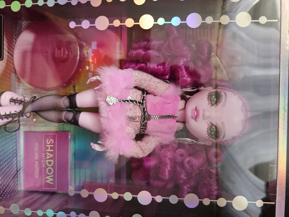 Shadow High Rainbow High Lola Costume ball