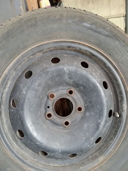 Продам зимову резину 215х65хR16