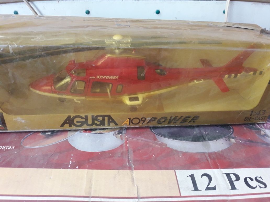 Модель  авто м 1/43,