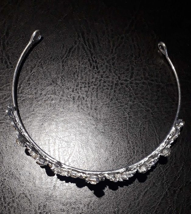 Tiara ślubna srebrna błyszcząca glamour