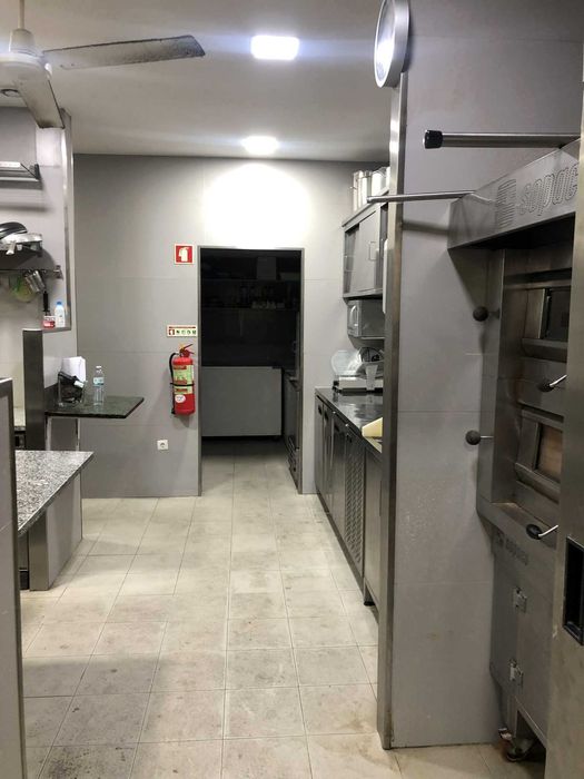 Café/Restauração totalmente equipado e mobilado.