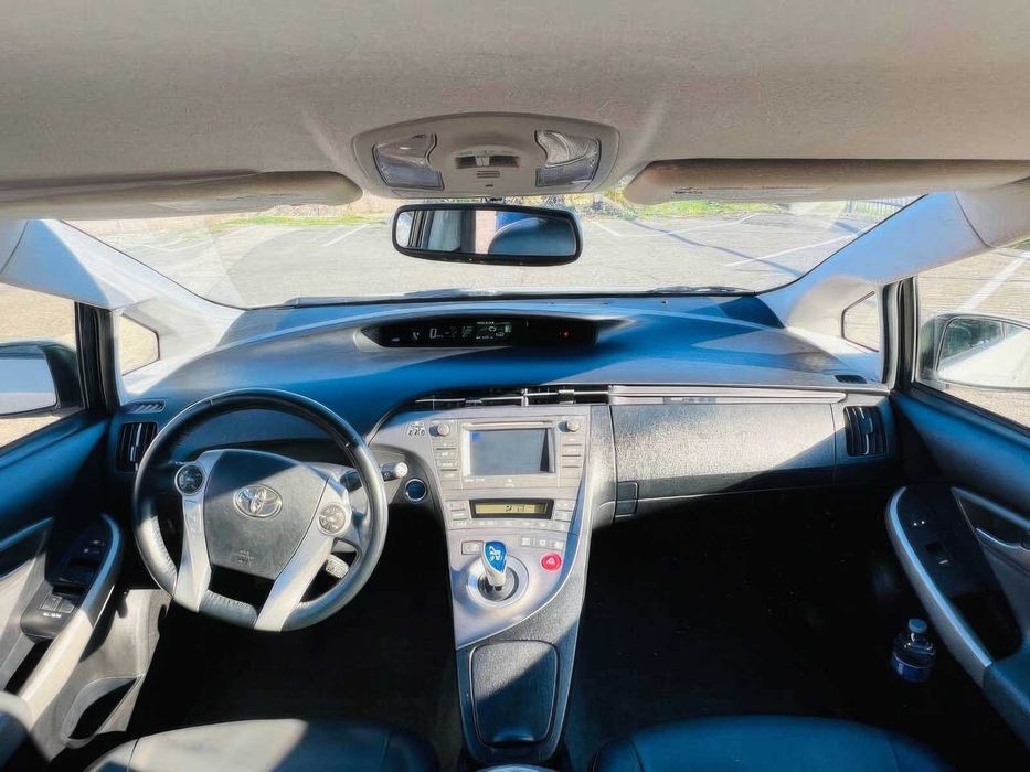 Toyota Prius Four      2014