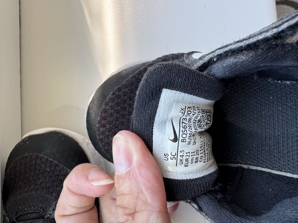Кросівки nike revolution