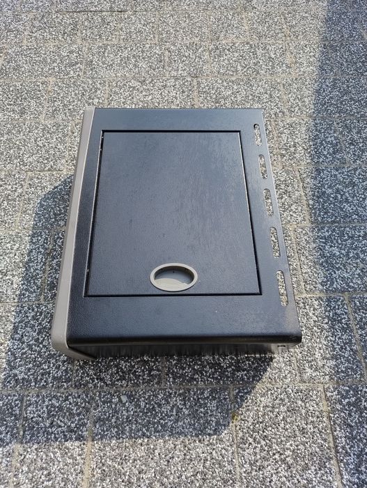 Półka zintegrowana z palnikiem gazowym do grilla Napoleon Rogue 425