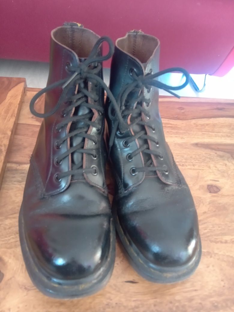Klasyczne glany Dr. Martens rozmiar 40