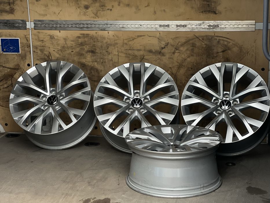 Оригінальні диски Volkswagen 5 112 R18 Touareg Tiguan Phaeton Q7 Q5
