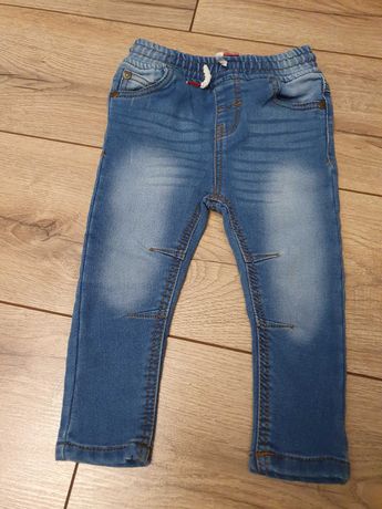 Nowe spodnie jeansowe w rozmiarze 86