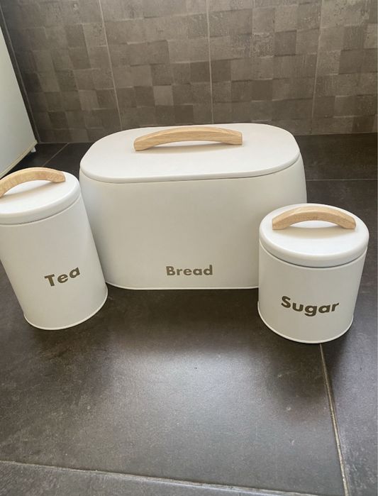 Caixas de pão, chá e açúcar brancas novas