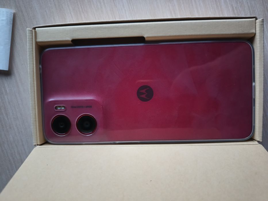 Смартфон Motorola Moto G05 8/256GB Plum Red