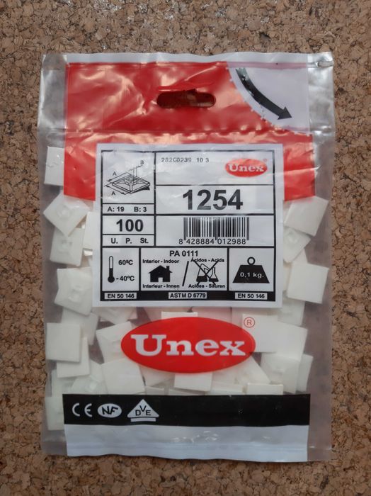 Base auto-adesiva para abraçadeiras