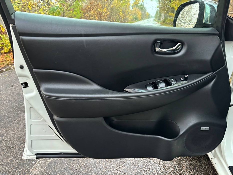 Продам Nissan Leaf