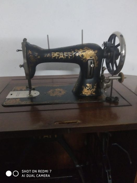 Móvel com maquina de costura