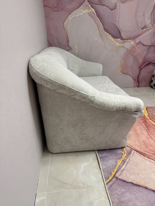 Диван сіро-бежевий