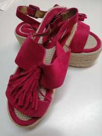 Sandálias cor de rosa com sola de corda