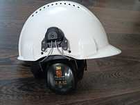 Kask ochronny z nausznikami 3m