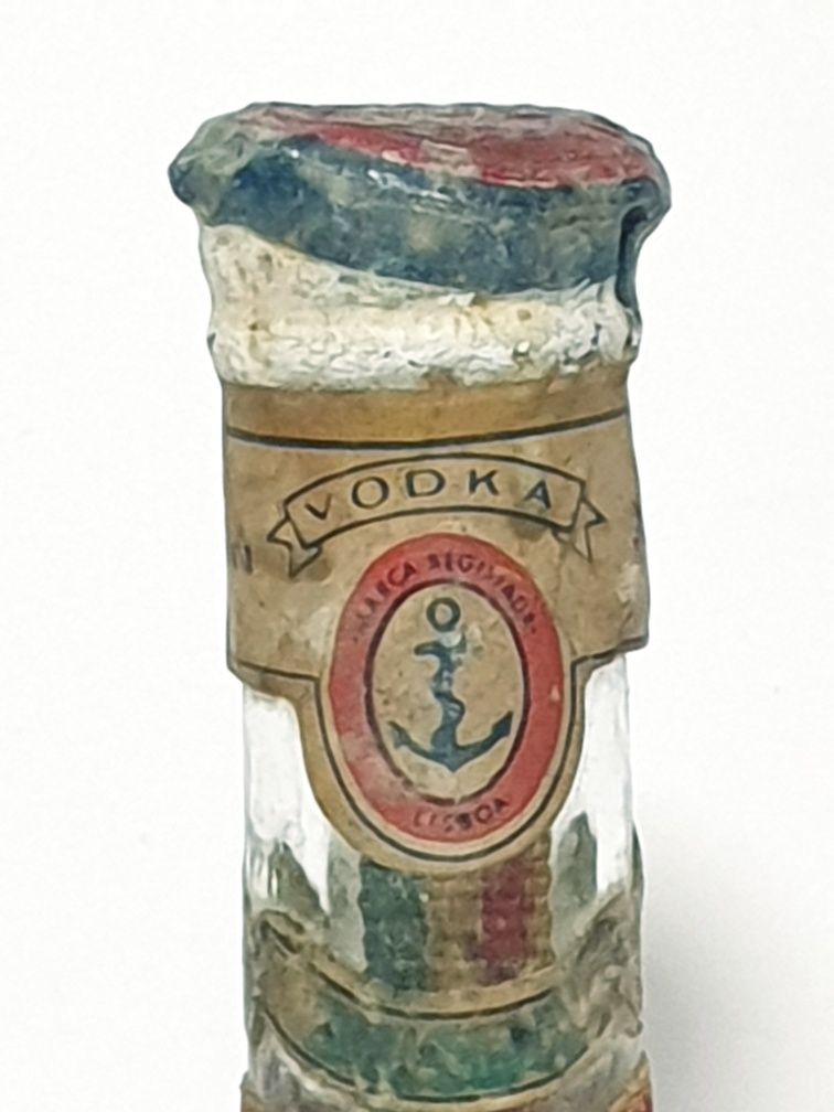Antiga garrafa miniatura portuguesa da Fabrica Ancora