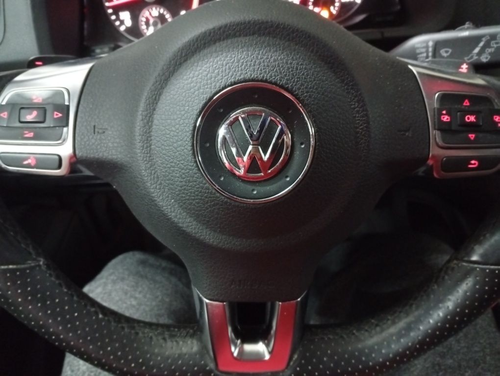 VW Scirocco 2.0 TDI Sport DSG (90mil km apenas))