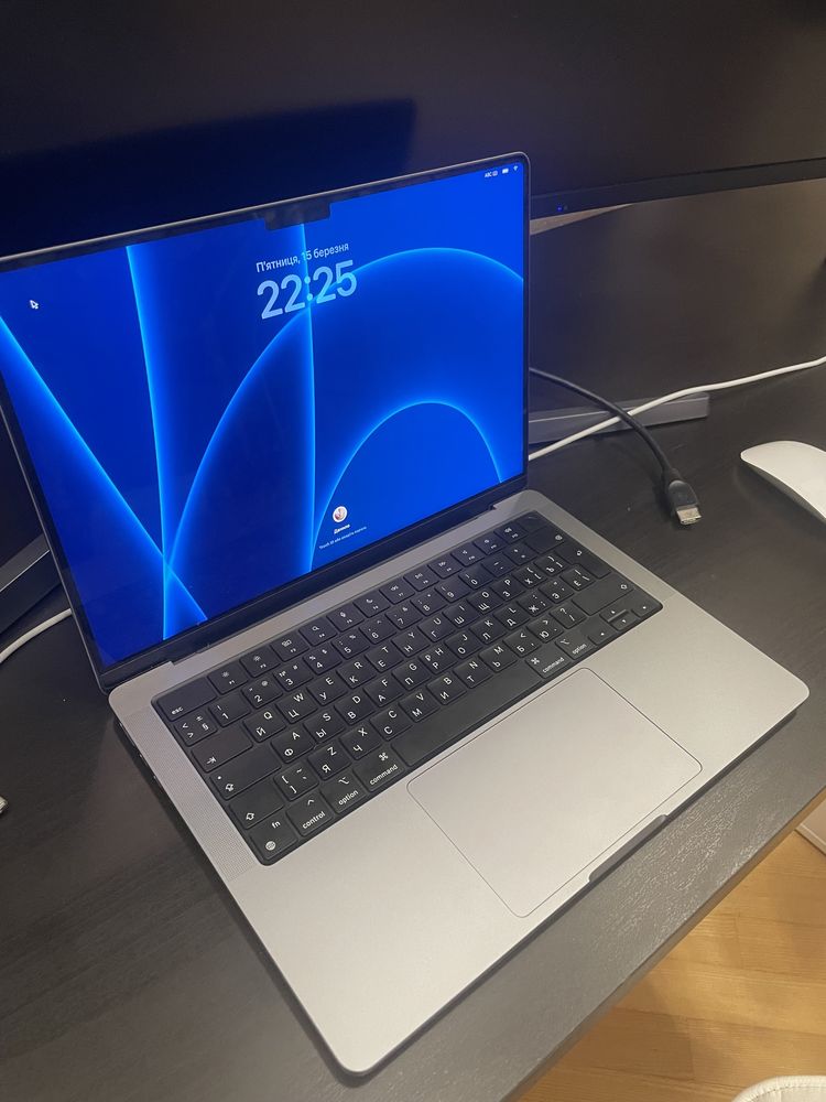 Продам Mackbook pro m1 pro