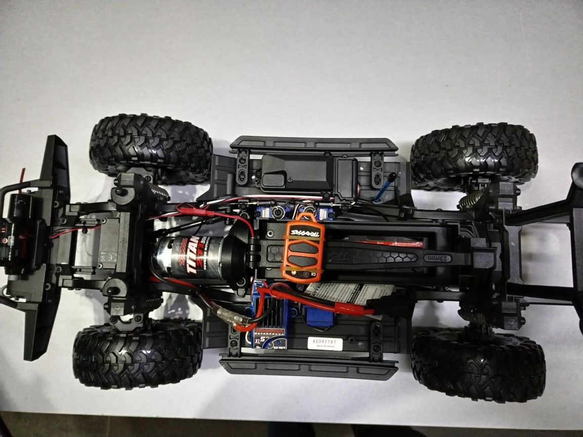 Carro rc crawler scale Traxxas trx4 defender guincho