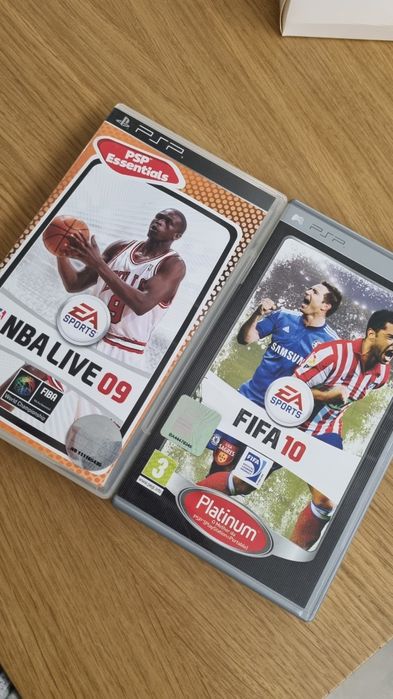 2 jogos PSP com pouco uso