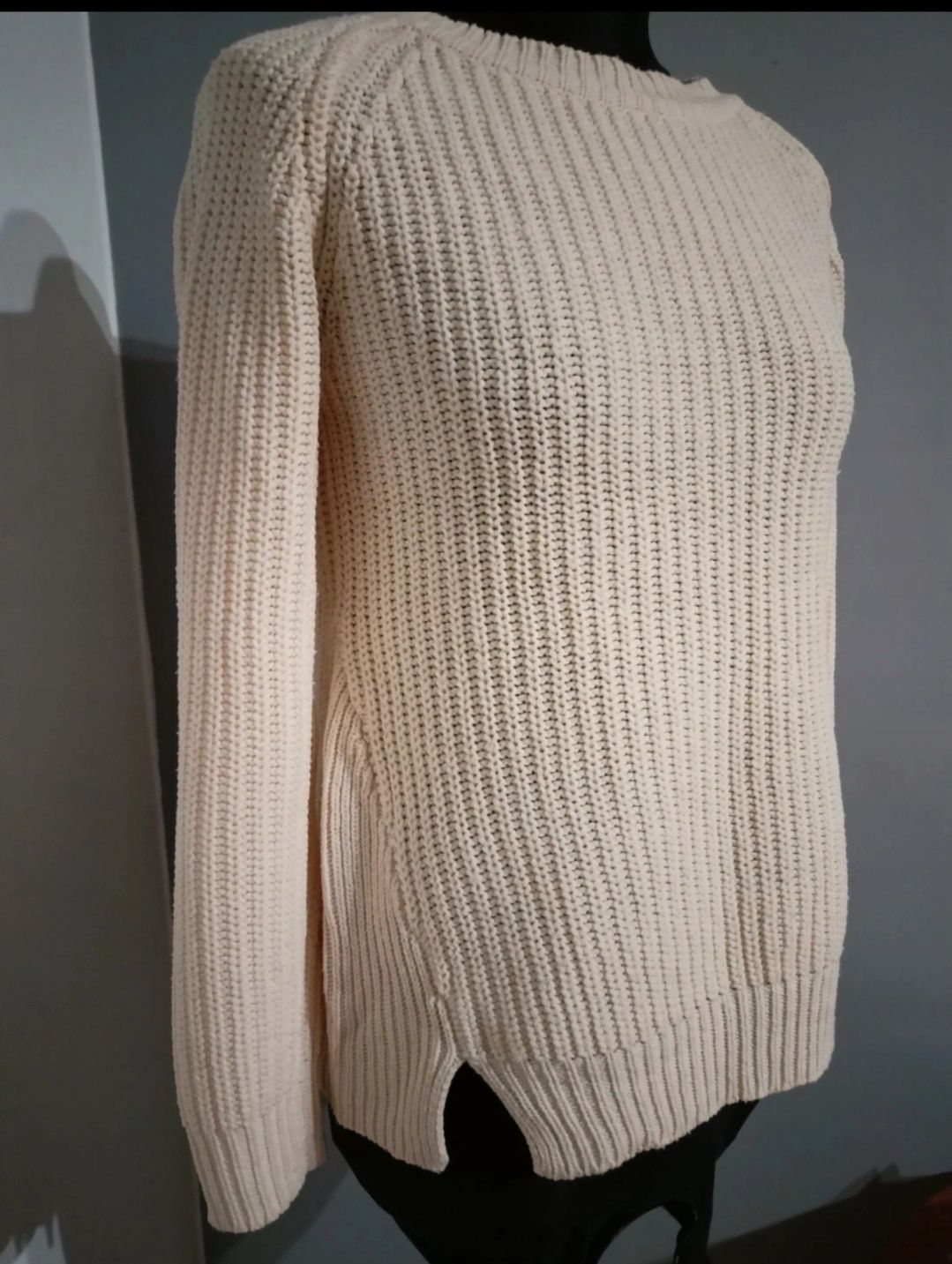Ciepły kremowy sweter damski rozmiar L,