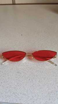 Сонцезахисні окуляри червоного кольору червоні