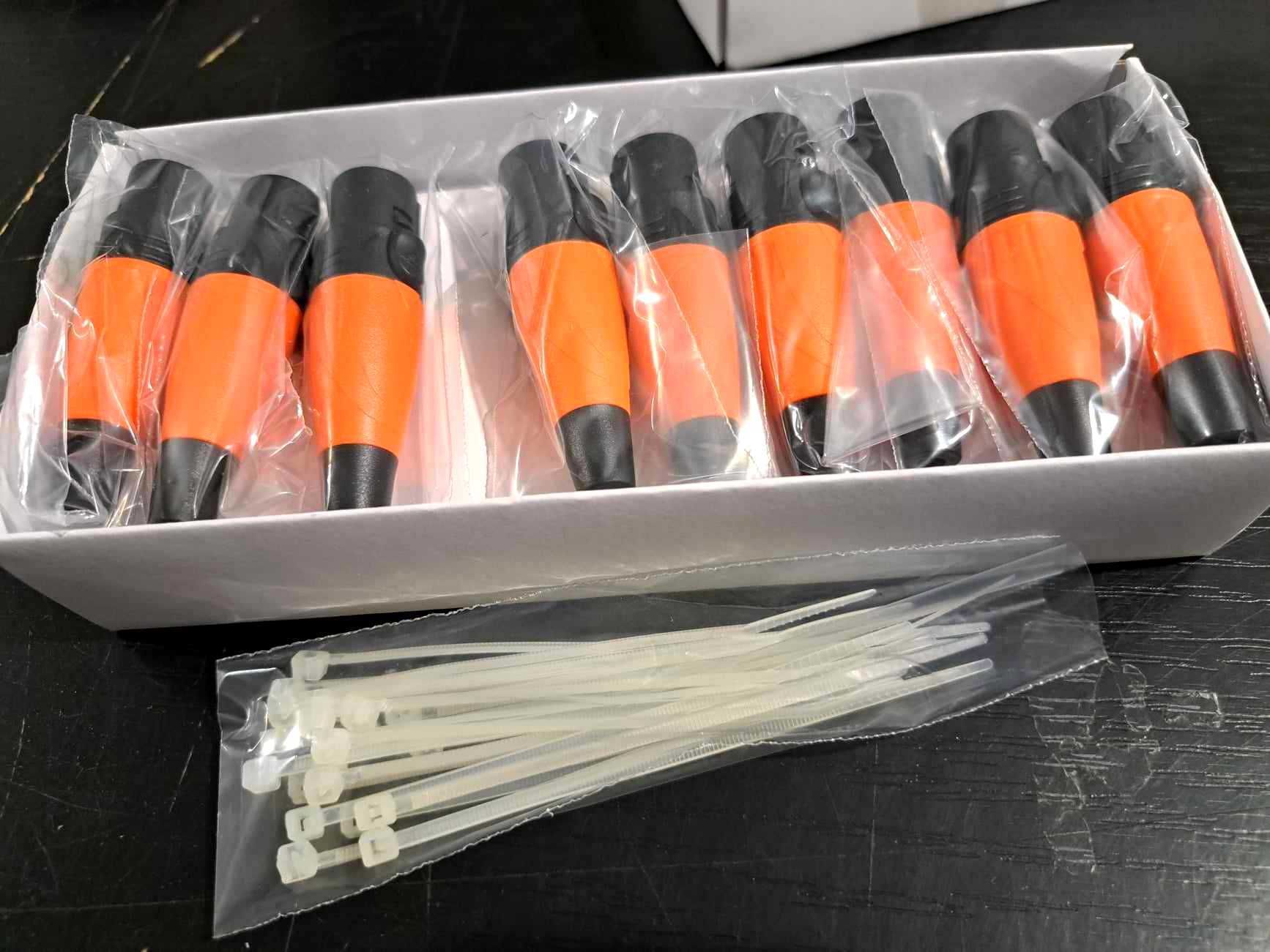 SREXACT SVP556X-Q-OR - Złącze XLR 3-pin żeńskie