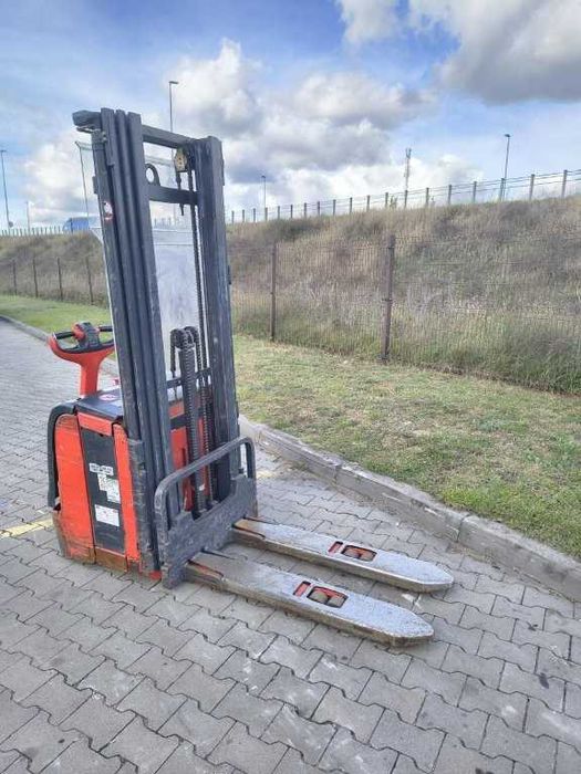 Wózek widłowy używany Linde L16 paleciak elektryczny z masztem TRIPLEX